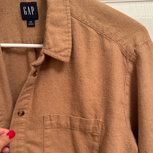 GAP Women’s XS Oversized Tan Button Down - Picture 3 of 8